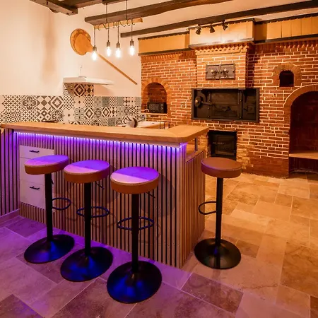 Loft De Caractere Avec Ancien Four A Pain 아파트 *