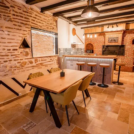 Loft De Caractere Avec Ancien Four A Pain *