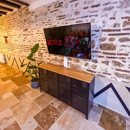 Loft De Caractere Avec Ancien Four A Pain *